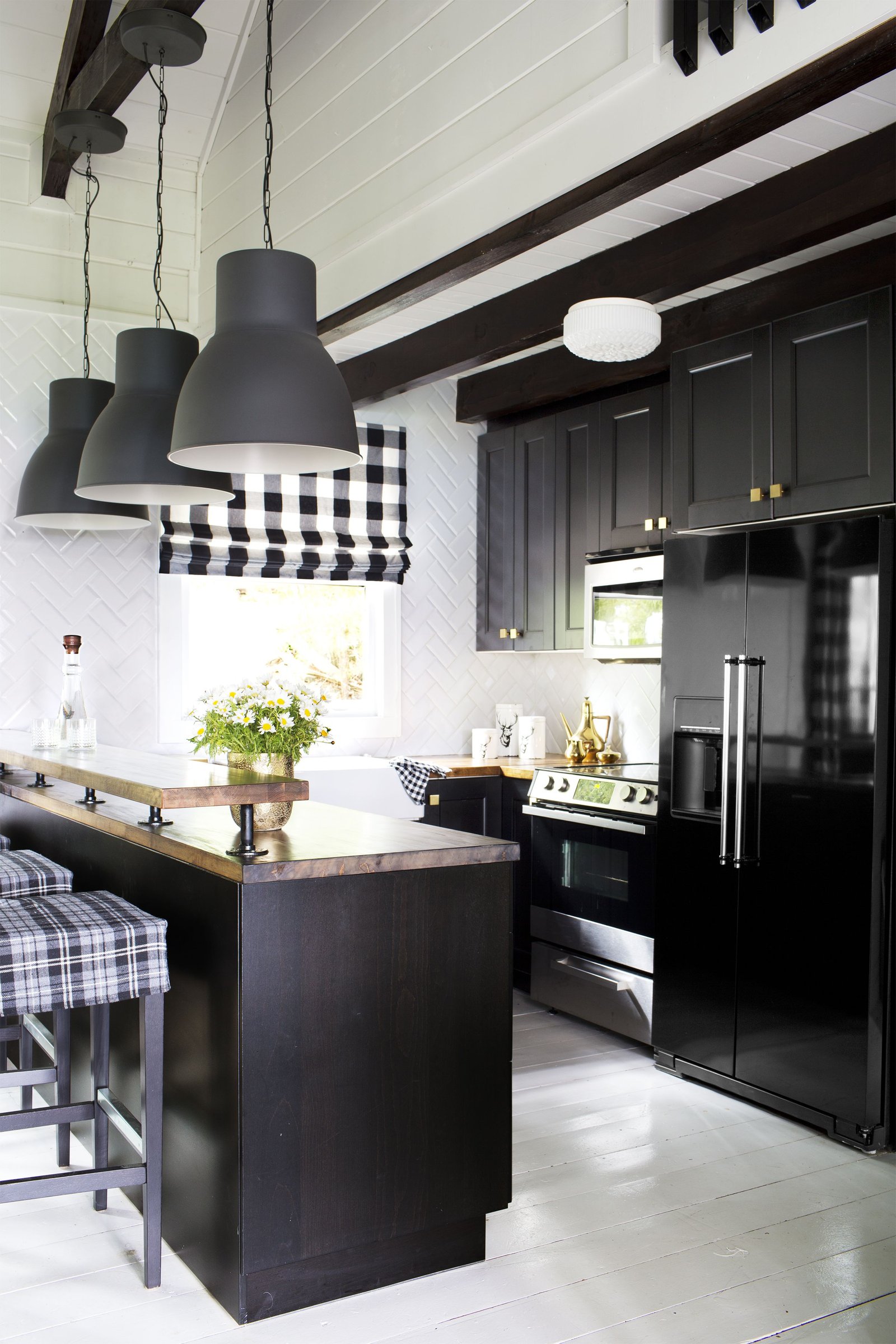 black kitchen cabinets